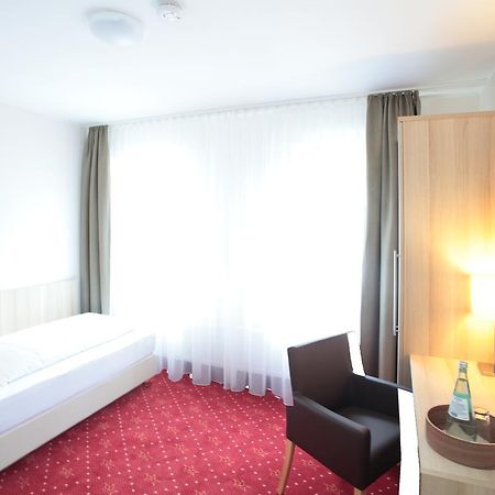 Hotel Zur Schloss-Schenke 노이비트 외부 사진