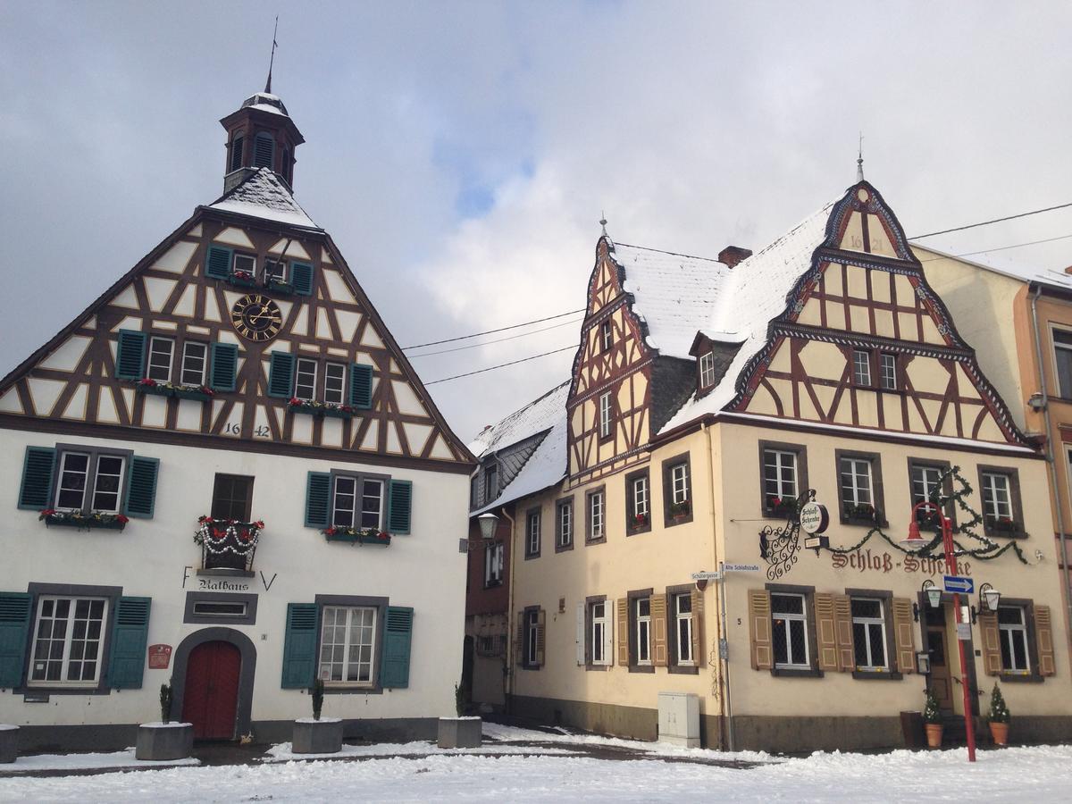 Hotel Zur Schloss-Schenke 노이비트 외부 사진